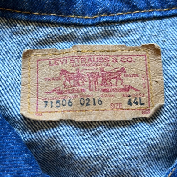 LEVIS Men’s trucker jacket in deep blue. Size 44L. EUC! - Picture 4 of 13